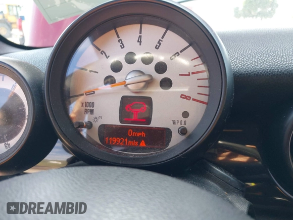 2014 MINI Convertible S с VIN WMWZP3C50ET298497, выставлен на аукционе IAAI как лот 42345812 с пробегом 119 921 миль миль и . История ставок и продаж доступна на DreamBid. Изображение 7.
