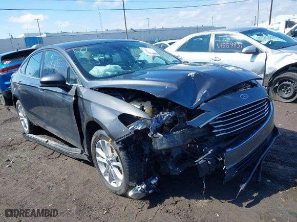 2019 Ford Fusion SE with VIN 3FA6P0HD0KR245435, listed as a IAAI auction lot 41878521 with 62,221 mi miles. Bid and sale history available at carsss.com. Image 1.