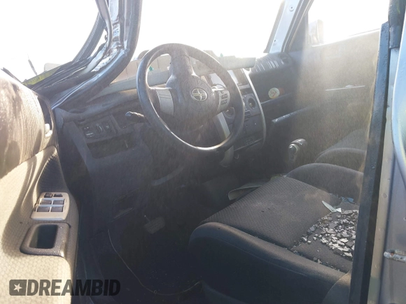 2006 Scion xB z VIN JTLKT324664123504, wystawiony jako IAAI lot #41746230 z przebiegiem Nie podano mil oraz . Historia ofert i sprzedaży dostępna na DreamBid. Obrazek 5.