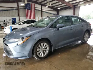 2025 Toyota Corolla LE z VIN 5YFB4MDE2SP230920, wystawiony jako Copart lot #54673775 z przebiegiem 1720 mil mil oraz Szkody całkowita. Historia ofert i sprzedaży dostępna na DreamBid. Obrazek 1.