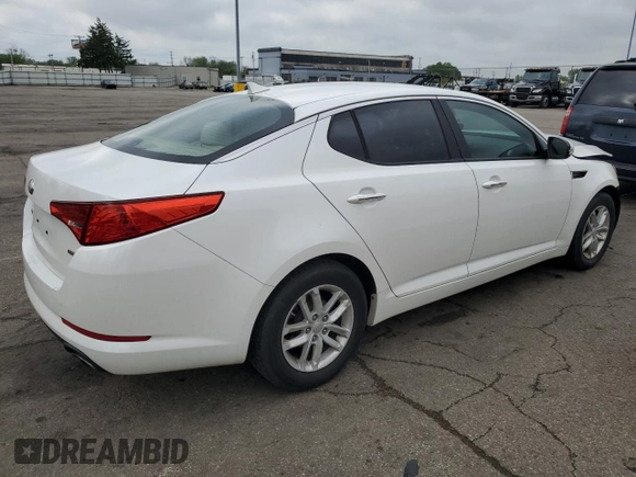2013 Kia Optima LX z VIN KNAGM4A79D5327301, wystawiony jako Copart lot #55595565 z przebiegiem 100 366 mil mil oraz Szkoda całkowita • Salvage title. Historia ofert i sprzedaży dostępna na DreamBid. Obrazek 3.