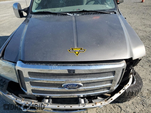 2007 Ford F-250 XL z VIN 1FTSW21P67EB24138, wystawiony jako Copart lot #54596935 z przebiegiem Nie podano mil oraz Szkoda całkowita • Salvage title. Historia ofert i sprzedaży dostępna na DreamBid. Obrazek 11.