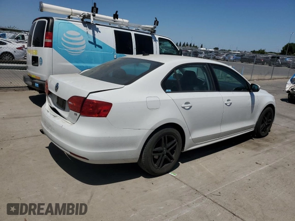 2014 Volkswagen Jetta SE с VIN 3VWD17AJ2EM420195, выставлен на аукционе Copart как лот 62750875 с пробегом 154 195 миль миль и Списание • Salvage title. История ставок и продаж доступна на DreamBid. Изображение 3.