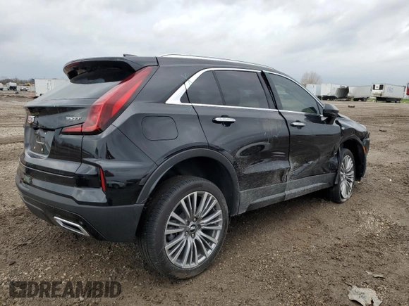 2024 Cadillac XT4 FWD Premium Luxury z VIN 1GYFZCR44RF241880, wystawiony jako Copart lot #44975635 z przebiegiem 2 385 mil mil oraz Szkoda całkowita • Salvage title. Historia ofert i sprzedaży dostępna na DreamBid. Obrazek 3.