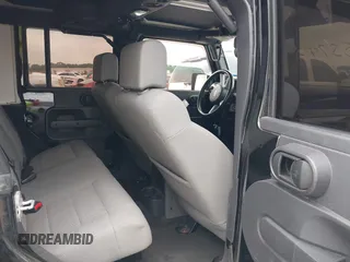 2008 Jeep Wrangler Unlimited Sahara с VIN 1J4GA59188L624010, выставлен на аукционе IAAI как лот 42115574 с пробегом 105 800 миль миль и . История ставок и продаж доступна на DreamBid. Изображение 8.
