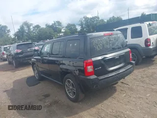 2008 Jeep Patriot Sport with VIN 1J8FF28W08D749553, listed as a IAAI auction lot 40490151 with Not Provided miles. Bid and sale history available at carsss.com. Image 3.