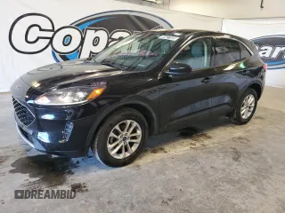 2020 Ford Escape SE z VIN 1FMCU9G66LUC30215, wystawiony jako Copart lot #54627555 z przebiegiem 63 701 mil mil oraz Czysty tytuł • Clean title. Historia ofert i sprzedaży dostępna na DreamBid. Obrazek 1.