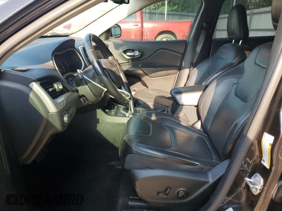 2015 Jeep Cherokee Trailhawk z VIN 1C4PJMBS6FW652001, wystawiony jako Copart lot #62344785 z przebiegiem 165 473 mil mil oraz Szkoda całkowita • Salvage title. Historia ofert i sprzedaży dostępna na DreamBid. Obrazek 7.
