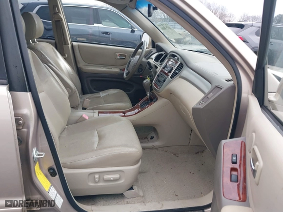 2004 Toyota Highlander with VIN JTEEP21A140044174, listed as a IAAI auction lot 41253808 with 133,357 mi miles. Bid and sale history available at carsss.com. Image 5.