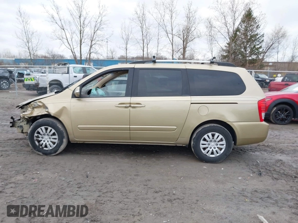 2011 Kia Sedona LX with VIN KNDMG4C74B6366752, listed as a IAAI auction lot 41920267 with 100,616 mi miles. Bid and sale history available at carsss.com. Image 13.