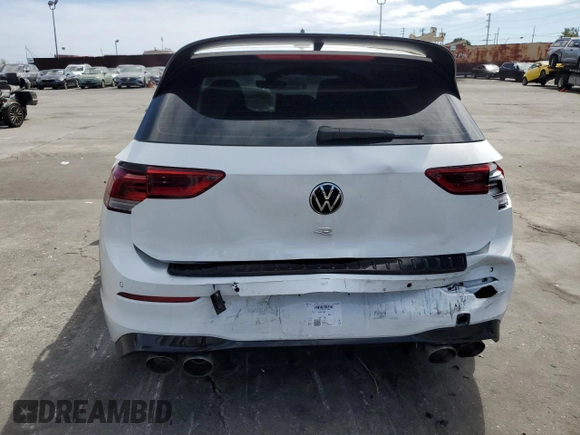 2024 Volkswagen Golf z VIN WVWEB7CD8RW225302, wystawiony jako Copart lot #50951895 z przebiegiem 2 768 mil mil oraz Szkoda całkowita • Salvage title. Historia ofert i sprzedaży dostępna na DreamBid. Obrazek 6.