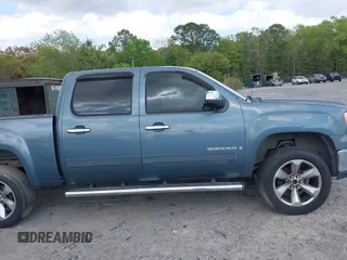 2007 GMC Sierra 1500 SLE1 z VIN 2GTEC13J971571282, wystawiony jako IAAI lot #41980128 z przebiegiem 221 024 mil mil oraz . Historia ofert i sprzedaży dostępna na DreamBid. Obrazek 12.