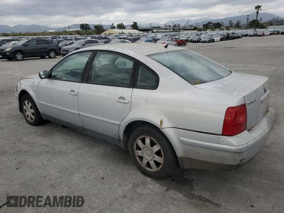 2000 Volkswagen Passat z VIN WVWMA23B3YP228438, wystawiony jako Copart lot #48724625 z przebiegiem 204 670 mil mil oraz Szkoda całkowita • Salvage title. Historia ofert i sprzedaży dostępna na DreamBid. Obrazek 2.