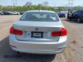 2018 BMW 3 Series 320i xDrive z VIN WBA8A3C5XJA494899, wystawiony jako IAAI lot #42092150 z przebiegiem 60 884 mil mil oraz . Historia ofert i sprzedaży dostępna na DreamBid. Obrazek 17.