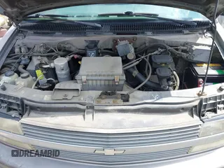1995 Chevrolet Astro with VIN 1GNDM19W2SB240300, listed as a IAAI auction lot 41885699 with 180,150 mi miles. Bid and sale history available at carsss.com. Image 10.