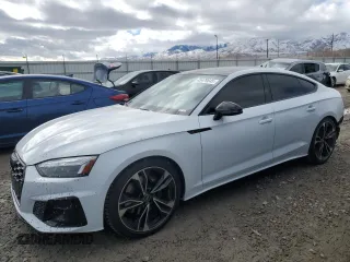 2022 Audi S5 Sportback Premium Plus z VIN WAUC4CF52NA039905, wystawiony jako Copart lot #45479645 z przebiegiem 26 401 mil mil oraz Szkody całkowita. Historia ofert i sprzedaży dostępna na DreamBid. Obrazek 1.