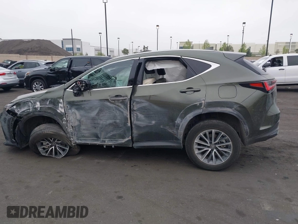 2024 Lexus NX 350h Premium z VIN JTJGKCEZ1R2023707, wystawiony jako IAAI lot #42153729 z przebiegiem 15 285 mil mil oraz . Historia ofert i sprzedaży dostępna na DreamBid. Obrazek 14.