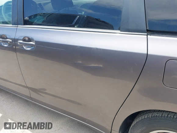 2011 Toyota Sienna LE AAS with VIN 5TDKK3DC8BS073125, listed as a IAAI auction lot 42018649 with 199,595 mi miles. Bid and sale history available at carsss.com. Image 12.