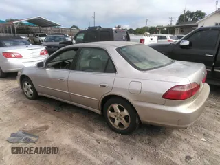 1998 Honda Accord EX z VIN 1HGCG1652WA075868, wystawiony jako IAAI lot #42240662 z przebiegiem 237 034 mil mil oraz . Historia ofert i sprzedaży dostępna na DreamBid. Obrazek 3.