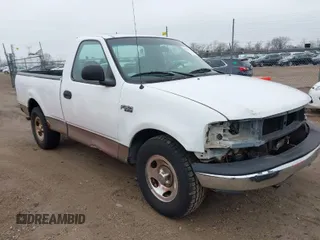 2001 Ford F-150 XL z VIN 1FTZF17231NA39916, wystawiony jako IAAI lot #42009448 z przebiegiem 110 307 mil mil oraz . Historia ofert i sprzedaży dostępna na DreamBid. Obrazek 1.
