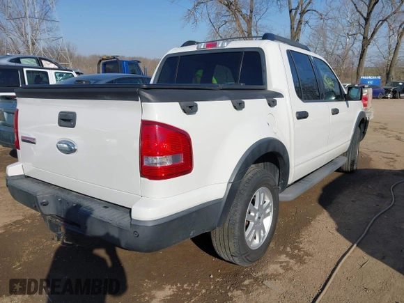2010 Ford Explorer Sport Trac XLT z VIN 1FMEU3BE4AUA31407, wystawiony jako IAAI lot #41771678 z przebiegiem 105 988 mil mil oraz . Historia ofert i sprzedaży dostępna na DreamBid. Obrazek 4.