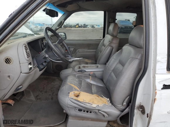 1998 Chevrolet C/K 1500 with VIN 2GCEC19R7W1113042, listed as a Copart auction lot 83655164 with 148,188 mi miles and Salvage Title. Bid and sale history available at carsss.com. Image 7.