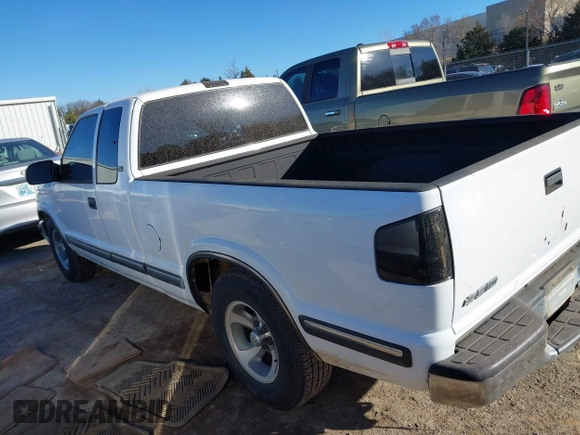 1999 Chevrolet S-10 LS with VIN 1GCCS19XXX8124043, listed as a IAAI auction lot 41730083 with 113,095 mi miles. Bid and sale history available at carsss.com. Image 14.