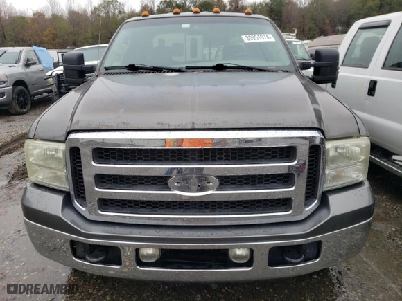 2005 Ford Super Duty F-350 DRW XL with VIN 1FTWW33P35EB75470, listed as a Copart auction lot 80951974 with 134,379 mi miles and Salvage Title. Bid and sale history available at carsss.com. Image 5.