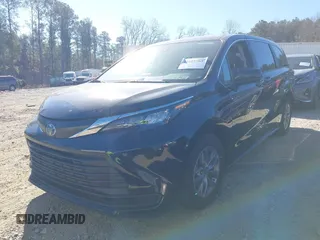 2024 Toyota Sienna LE with VIN 5TDKRKEC9RS185060, listed as a IAAI auction lot 41695763 with 20,673 mi miles. Bid and sale history available at carsss.com. Image 17.
