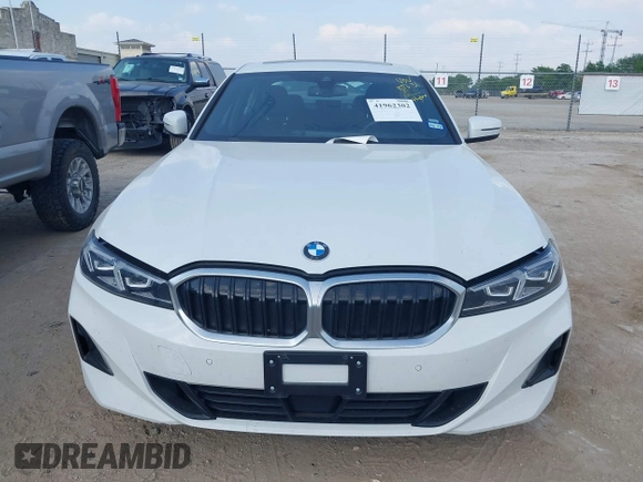 2025 BMW 3 Series 330i with VIN 3MW69CW03S8E96913, listed as a IAAI auction lot 41962302 with 13,154 mi miles and . Bid and sale history available at carsss.com. Image 6.