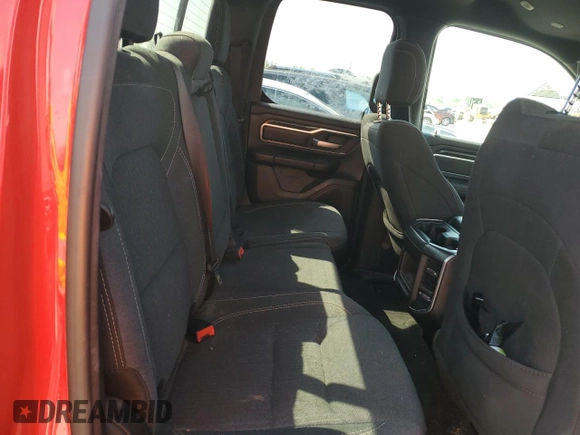 2020 Ram 1500 Big Horn z VIN 1C6SRFBT6LN201358, wystawiony jako Copart lot #53646715 z przebiegiem 84 822 mil mil oraz Szkoda całkowita • Salvage title. Historia ofert i sprzedaży dostępna na DreamBid. Obrazek 11.