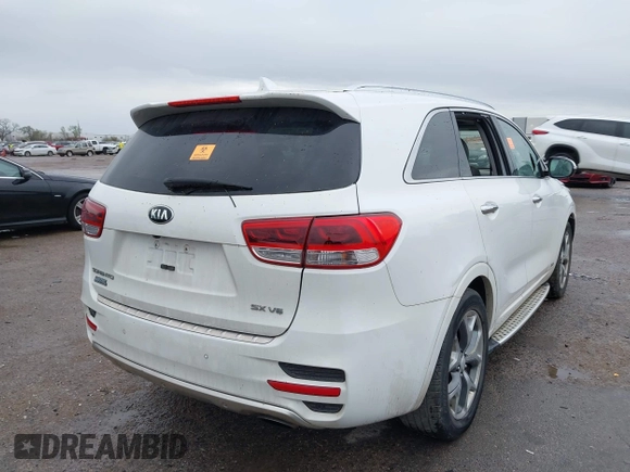 2018 Kia Sorento SX Limited with VIN 5XYPKDA58JG384521, listed as a IAAI auction lot 41903823 with Not provided miles and . Bid and sale history available at DreamBid. Image 4.