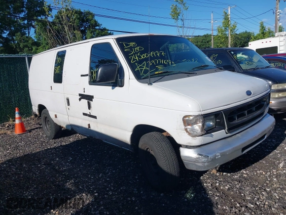 2002 Ford Econoline Cargo with VIN 1FTRE142X2HA95262, listed as a IAAI auction lot 39771693 with 204,642 mi miles. Bid and sale history available at carsss.com. Image 1.