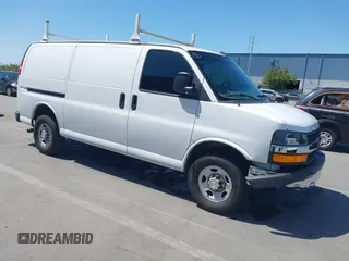 2020 Chevrolet Express Cargo z VIN 1GCWGAFP3L1273819, wystawiony jako IAAI lot #42299806 z przebiegiem 88 391 mil mil oraz . Historia ofert i sprzedaży dostępna na DreamBid. Obrazek 1.
