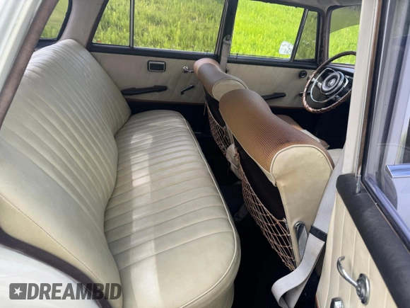 1965 Mercedes-Benz 190 z VIN 11001010128, wystawiony jako Copart lot #55181315 z przebiegiem 77 434 mil mil oraz Tytuł czysty. Historia ofert i sprzedaży dostępna na DreamBid. Obrazek 6.