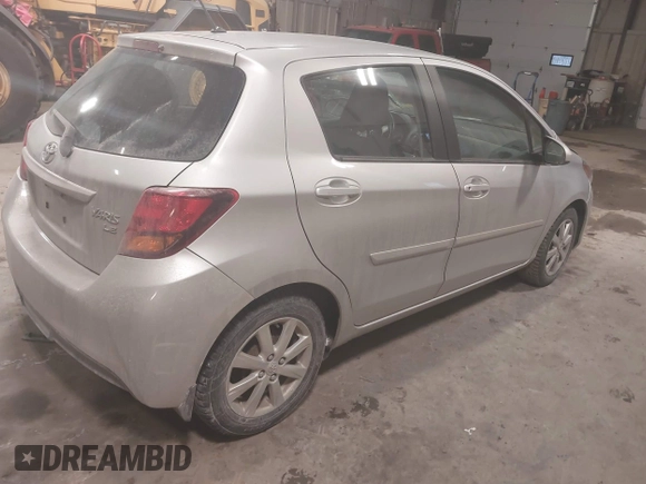 2016 Toyota Yaris L z VIN VNKKTUD32GA066699, wystawiony jako IAAI lot #41387987 z przebiegiem 76 595 mil mil oraz . Historia ofert i sprzedaży dostępna na DreamBid. Obrazek 4.