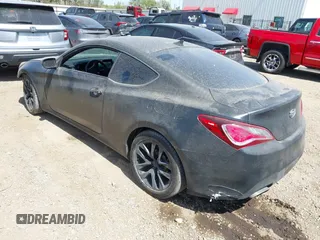 2013 Hyundai Genesis Coupe R-Spec z VIN KMHHT6KD4DU089126, wystawiony jako IAAI lot #41851301 z przebiegiem 104 270 mil mil oraz . Historia ofert i sprzedaży dostępna na DreamBid. Obrazek 3.