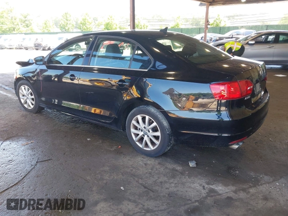 2014 Volkswagen Jetta SE with VIN 3VWD17AJ7EM399621, listed as a IAAI auction lot 42529650 with 117,825 mi miles and . Bid and sale history available at DreamBid. Image 3.