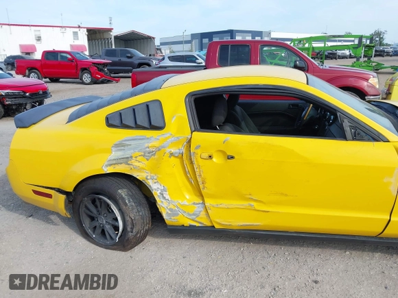 2005 Ford Mustang Deluxe with VIN 1ZVFT80N255136181, listed as a IAAI auction lot 42096578 with 151,696 mi miles and . Bid and sale history available at DreamBid. Image 6.