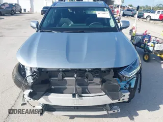 2025 Toyota Highlander Hybrid Platinum z VIN 5TDEBRCH0SS651408, wystawiony jako IAAI lot #41750433 z przebiegiem 6 705 mil mil oraz . Historia ofert i sprzedaży dostępna na DreamBid. Obrazek 13.