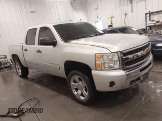 2013 Chevrolet Silverado 1500 LS with VIN 3GCPKREA1DG156984, listed as a IAAI auction lot 41924312 with 117,018 mi miles. Bid and sale history available at carsss.com. Image 1.