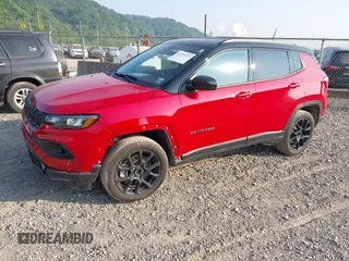 2024 Jeep Compass Latitude with VIN 3C4NJDBN8RT592122, listed as a IAAI auction lot 42375753 with 8,187 mi miles and . Bid and sale history available at DreamBid. Image 17.