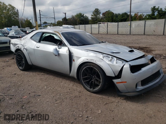 2019 Dodge Challenger R/T Scat Pack z VIN 2C3CDZFJ8KH642376, wystawiony jako Copart lot #74130094 z przebiegiem 59 742 mil mil oraz Szkoda całkowita • Salvage title. Historia ofert i sprzedaży dostępna na DreamBid. Obrazek 4.