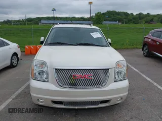 2013 GMC Yukon Denali z VIN 1GKS2EEF4DR358429, wystawiony jako IAAI lot #42182845 z przebiegiem 161 020 mil mil oraz . Historia ofert i sprzedaży dostępna na DreamBid. Obrazek 12.