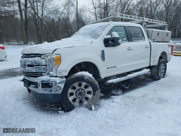 2017 Ford Super Duty F-250 SRW Lariat with VIN 1FT7W2BT0HEC93199, listed as a IAAI auction lot 41572251 with 157,935 mi miles. Bid and sale history available at carsss.com. Image 17.