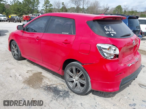 2009 Toyota Matrix S z VIN 2T1KE40E29C026440, wystawiony jako IAAI lot #41718124 z przebiegiem 148 546 mil mil oraz . Historia ofert i sprzedaży dostępna na DreamBid. Obrazek 3.