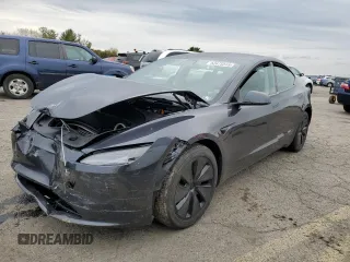 2025 Tesla Model 3 Long Range z VIN 5YJ3E1EBXSF914310, wystawiony jako Copart lot #52675515 z przebiegiem 3 758 mil mil oraz Szkoda całkowita • Salvage title. Historia ofert i sprzedaży dostępna na DreamBid. Obrazek 1.