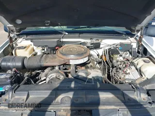 1993 GMC Suburban z VIN 1GKGK26N9PJ724480, wystawiony jako IAAI lot #42356513 z przebiegiem 132 704 mil mil oraz . Historia ofert i sprzedaży dostępna na DreamBid. Obrazek 10.
