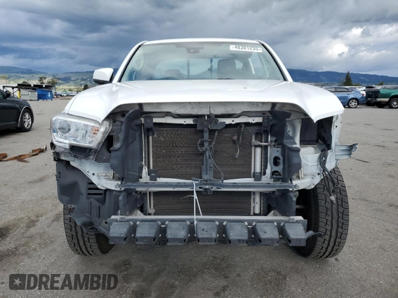 2018 Toyota Tacoma SR z VIN 5TFRX5GN2JX105908, wystawiony jako Copart lot #48301235 z przebiegiem 73 139 mil mil oraz Szkoda całkowita • Salvage title. Historia ofert i sprzedaży dostępna na DreamBid. Obrazek 5.