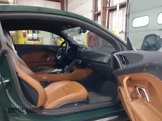 2021 Audi R8 z VIN WUAKBAFX3M7900923, wystawiony jako IAAI lot #41248773 z przebiegiem 7 048 mil mil oraz . Historia ofert i sprzedaży dostępna na DreamBid. Obrazek 5.